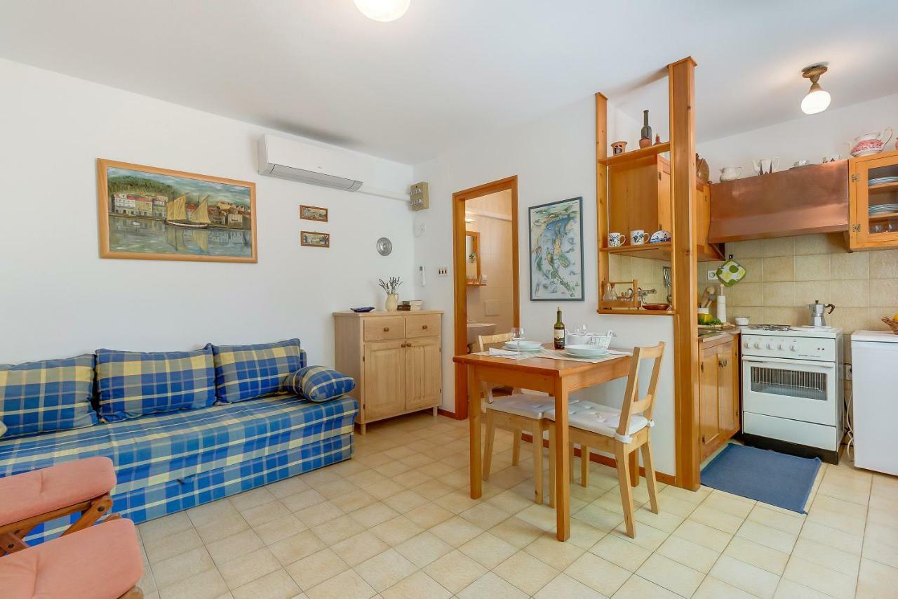 Apartman Pia Mali Lošinj Exterior foto
